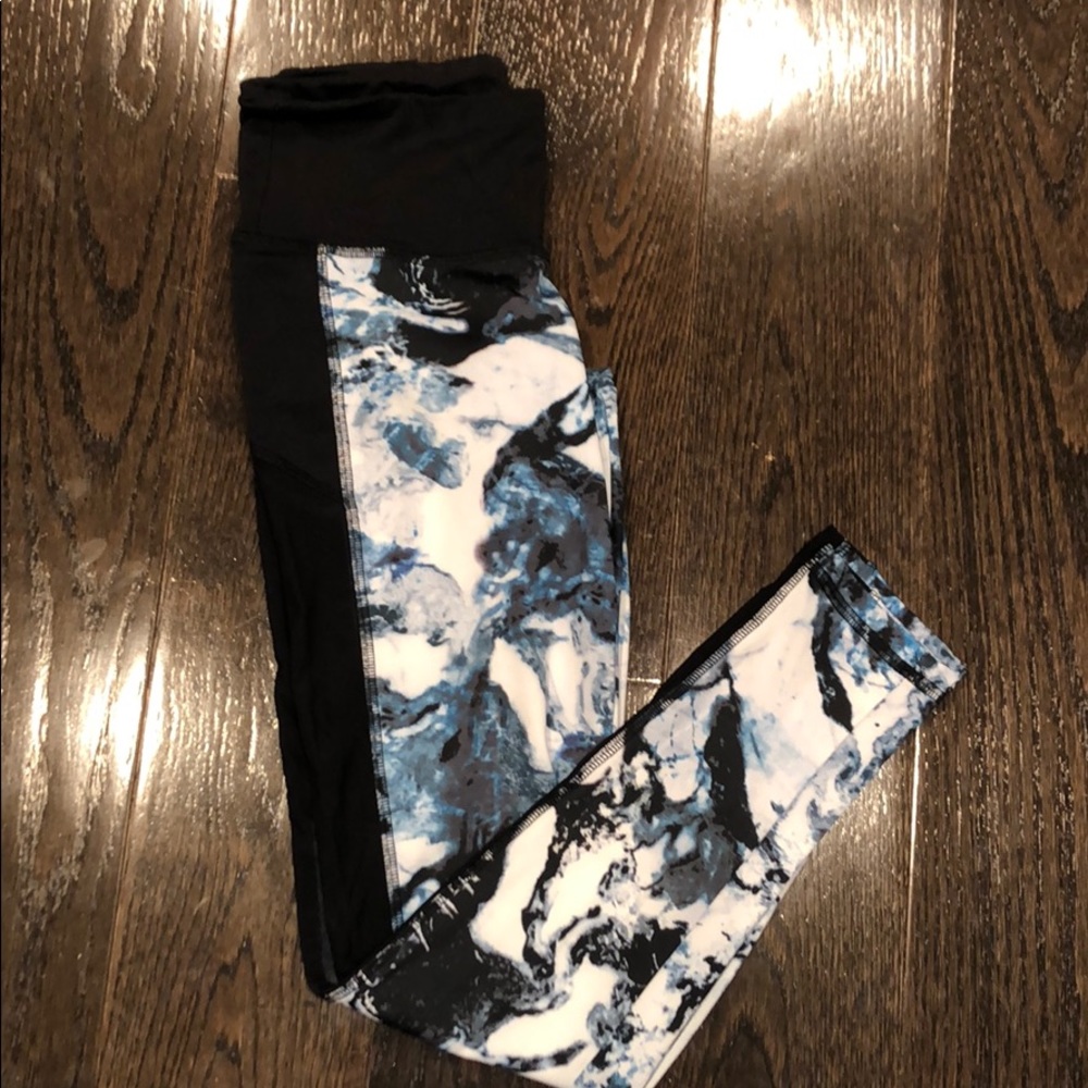 Strut-This Cracked Marble Leggings